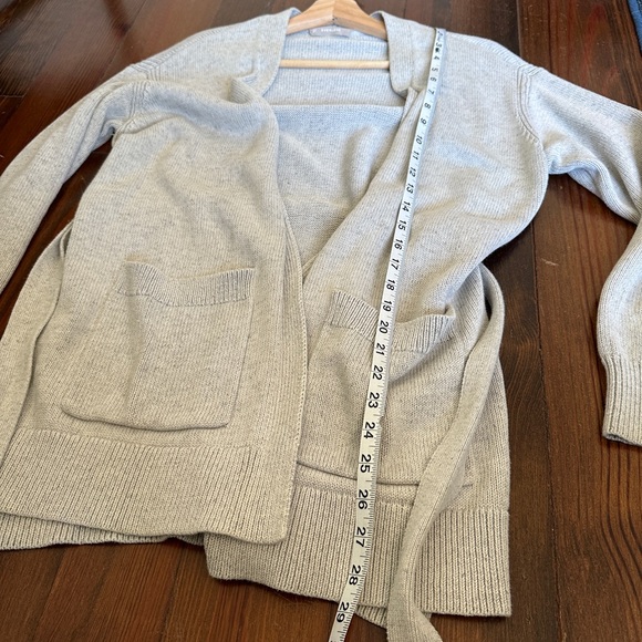 Everlane The Soft Wrap Belted Cardigan - 100% cotton, size S in heathered grey - Picture 11 of 12